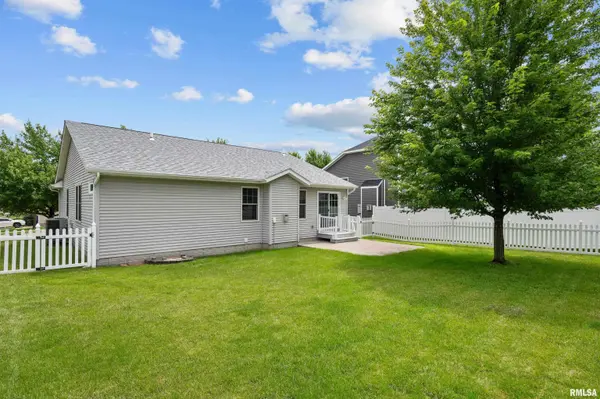 6922 MADISON ST, Davenport, IA 52806