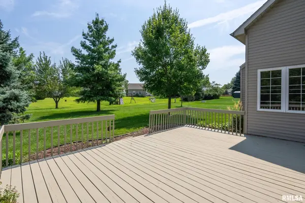17 DEXTER BLVD, Eldridge, IA 52748