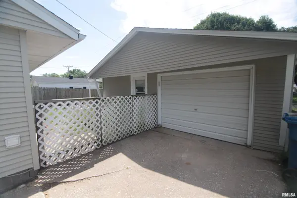 4521 11TH Street Court, East Moline, IL 61244