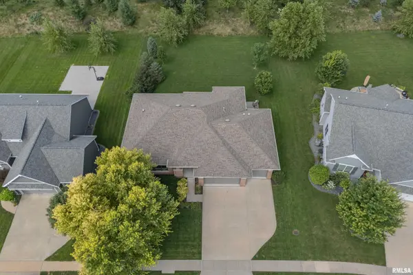 6262 Wildberry DR, Bettendorf, IA 52722