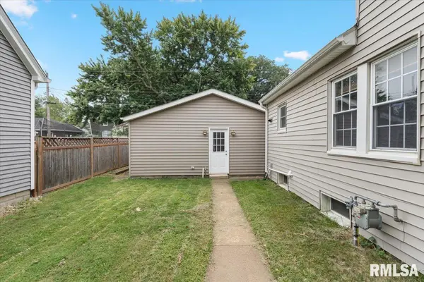 2218 11TH AVE, Moline, IL 61265-2216