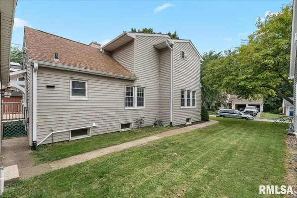 2218 11TH AVE, Moline, IL 61265-2216