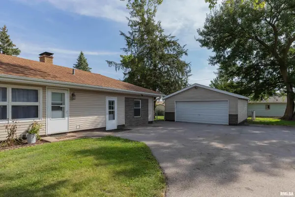 111 E 2ND ST, Coal Valley, IL 61240-9306