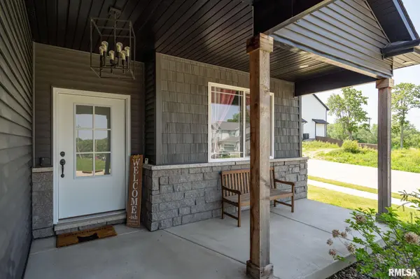 3812 JOYCE LN, Davenport, IA 52806