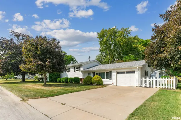 1705 ELMWOOD DR, Bettendorf, IA 52722