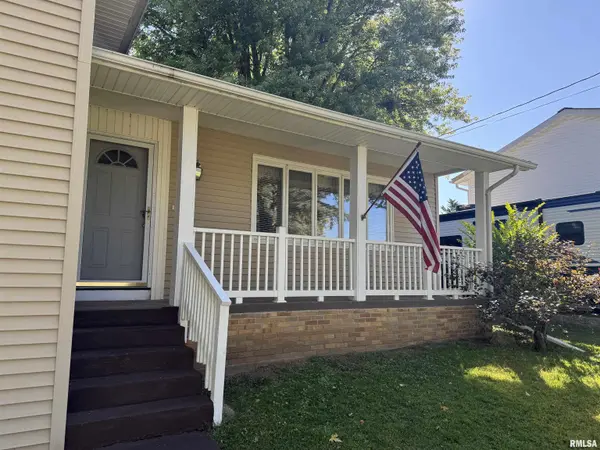 217 N 8TH ST, Le Claire, IA 52753