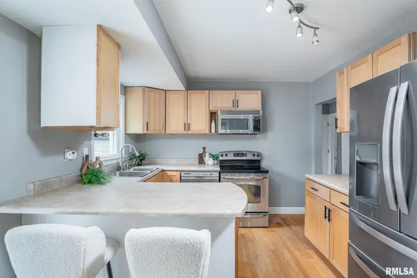 20 BLACKHAWK HILLS CT, Rock Island, IL 61201