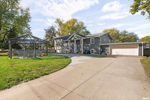 3770 E HARBOR DR, Bettendorf, IA 52722