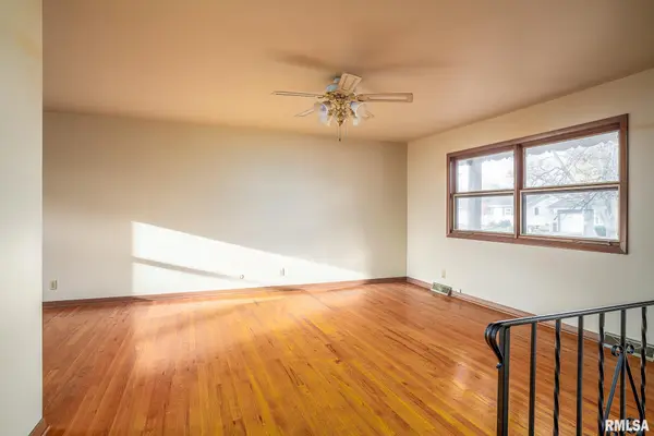 4104 N LINWOOD AVE, Davenport, IA 52806