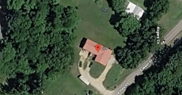 178 S West St, Decaturville, TN 38329