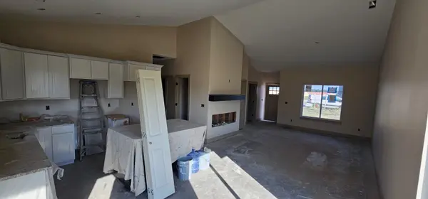 1621 Midway Ct., Valley Center, KS 67147