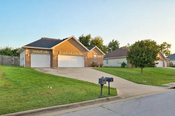 3032 W Grandview ST, Springfield, MO 65803