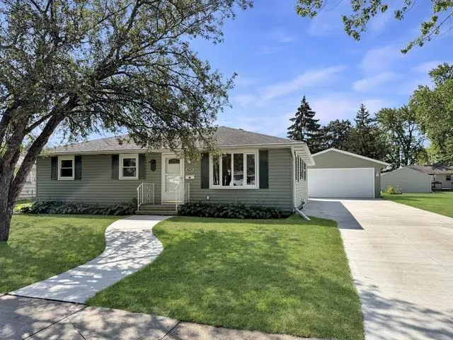 208 STATE ST, Neenah, WI 54956