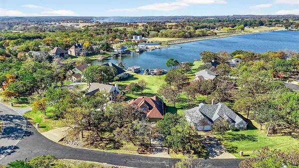 100 Mohawk Cove, Lake Kiowa, TX 76240