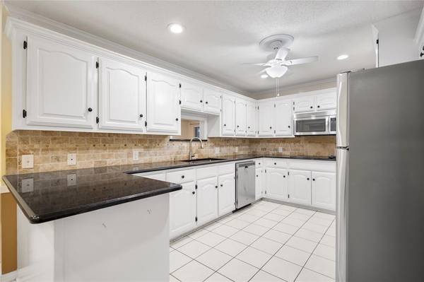 121 Crestview Street, Chandler, TX 75758