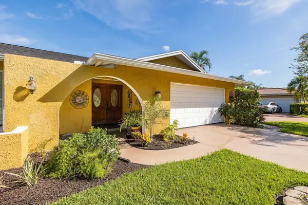 11555 PINE ST, Seminole, FL 33772