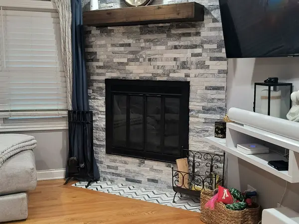 20 W Division ST, Villa Park, IL 60181