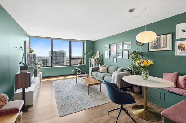 3930 N PINE GROVE AVE #2304, Chicago, IL 60613