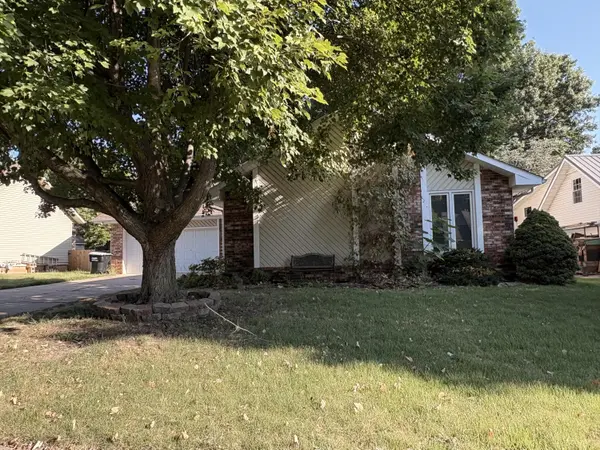 1327 W Riverside ST, Springfield, MO 65807