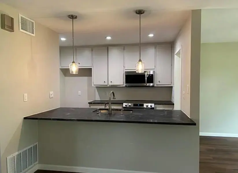 224 Lido ST #J3, Lakeway, TX 78734