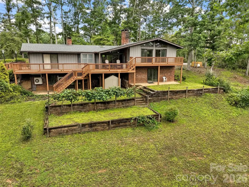 520 Washburn RD, Spruce Pine, NC 28777