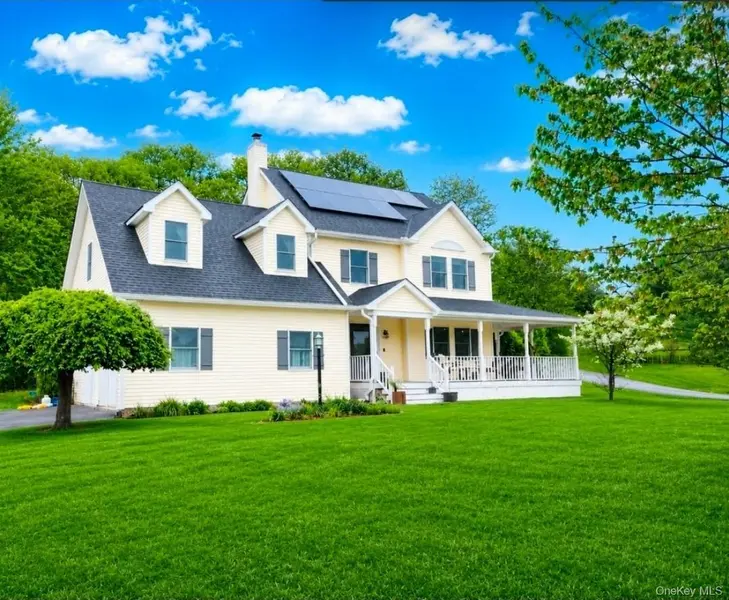 24 Robyn DR, Marlboro, NY 12542