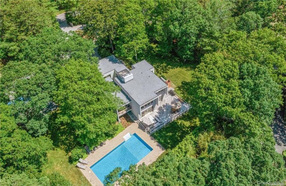 19 Woodland WAY, Quogue, NY 11959