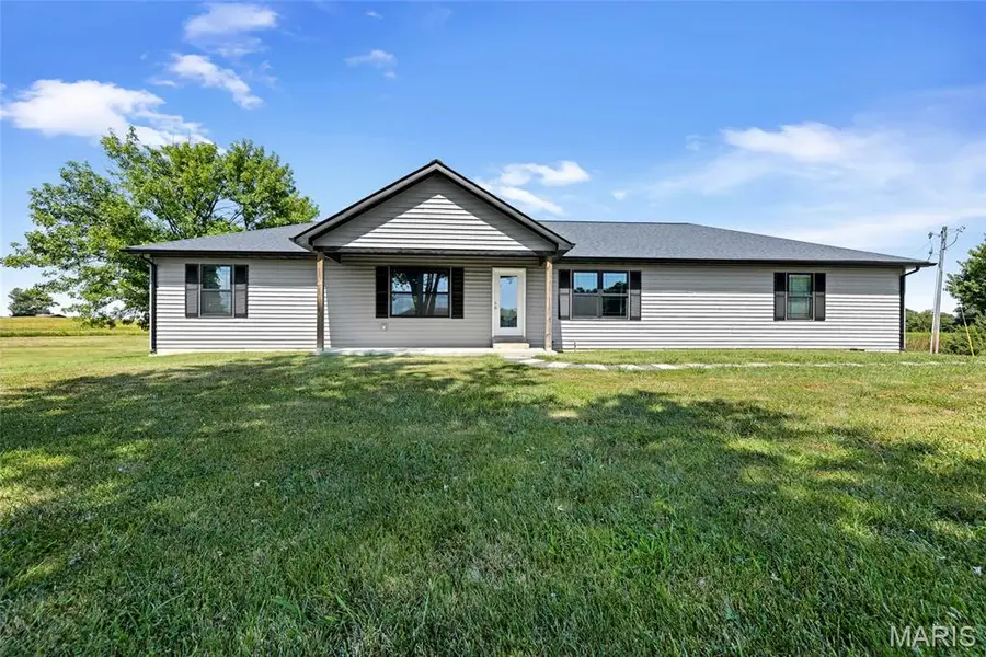 4375 Jj RD, Waterloo, IL 62298