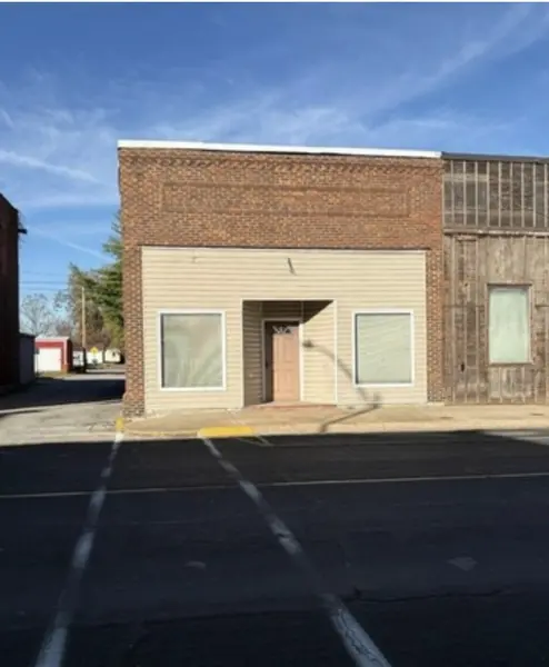 110 W Market ST, Christopher, IL 62822
