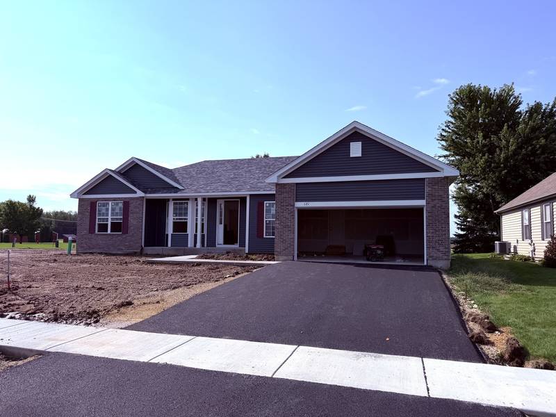 121 Dawson Creek TRL, Poplar Grove, IL 61065