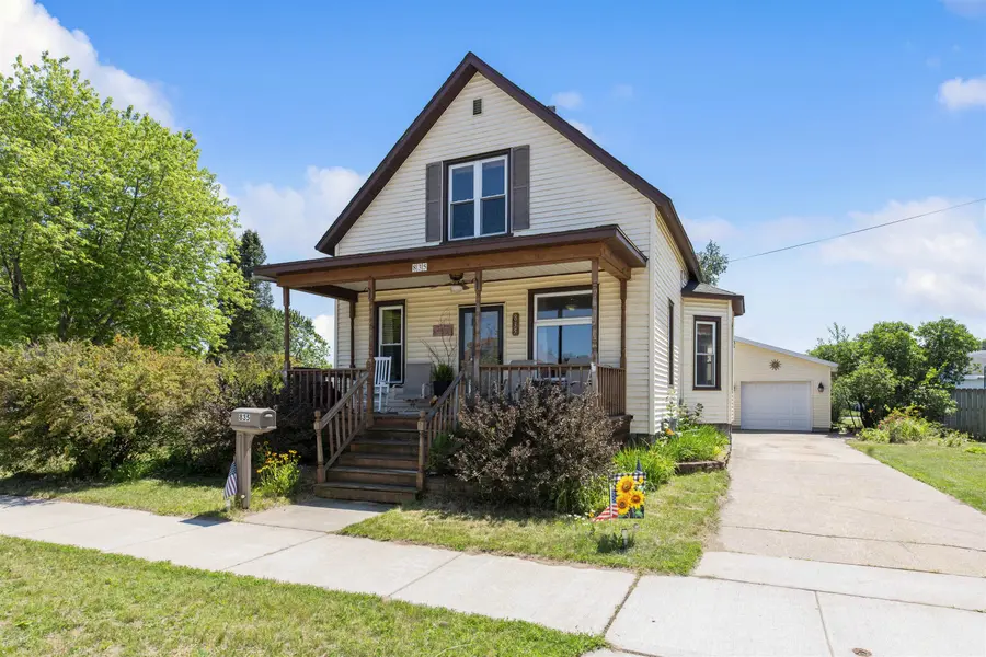 835 GLADSTONE ST, Marinette, WI 54143