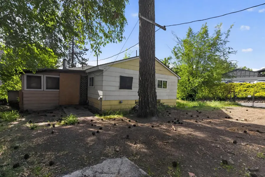 611 S Farr Rd, Spokane Valley, WA 99206-4745