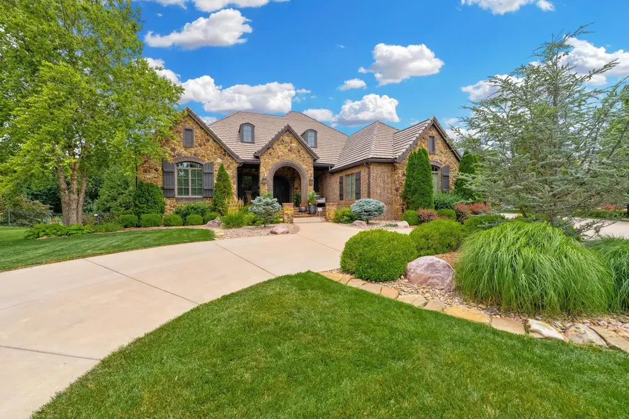 2214 N Lindsay Cir, Wichita, KS 67228