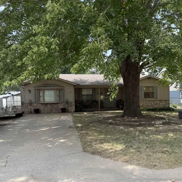1720 N 11th, Arkansas City, KS 67005