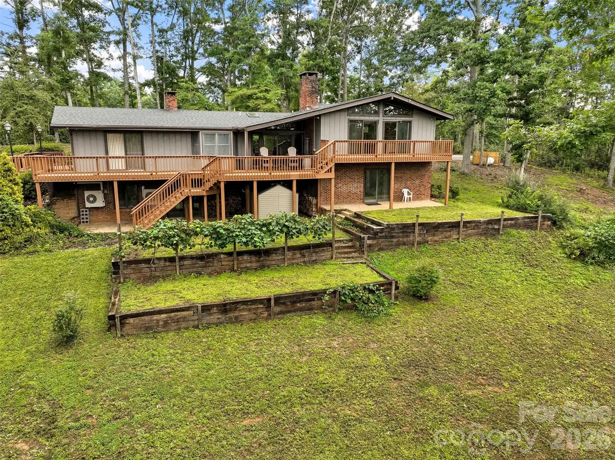 520 Washburn RD, Spruce Pine, NC 28777