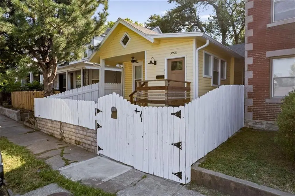 3921 Central ST, Kansas City, MO 64111