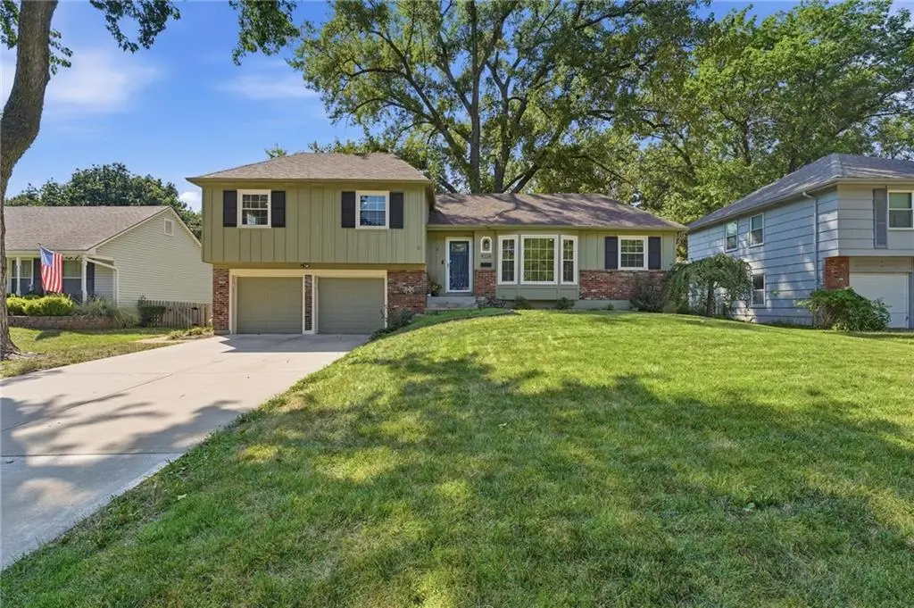 9224 Switzer RD, Overland Park, KS 66214