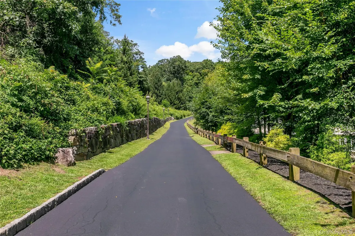 427 Trump PARK, Shrub Oak, NY 10588