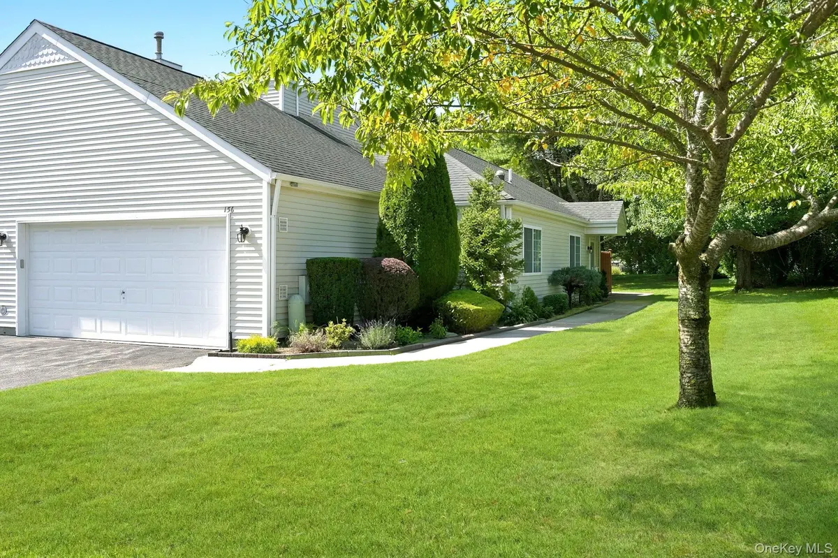 156 Farm House CT, Manorville, NY 11949