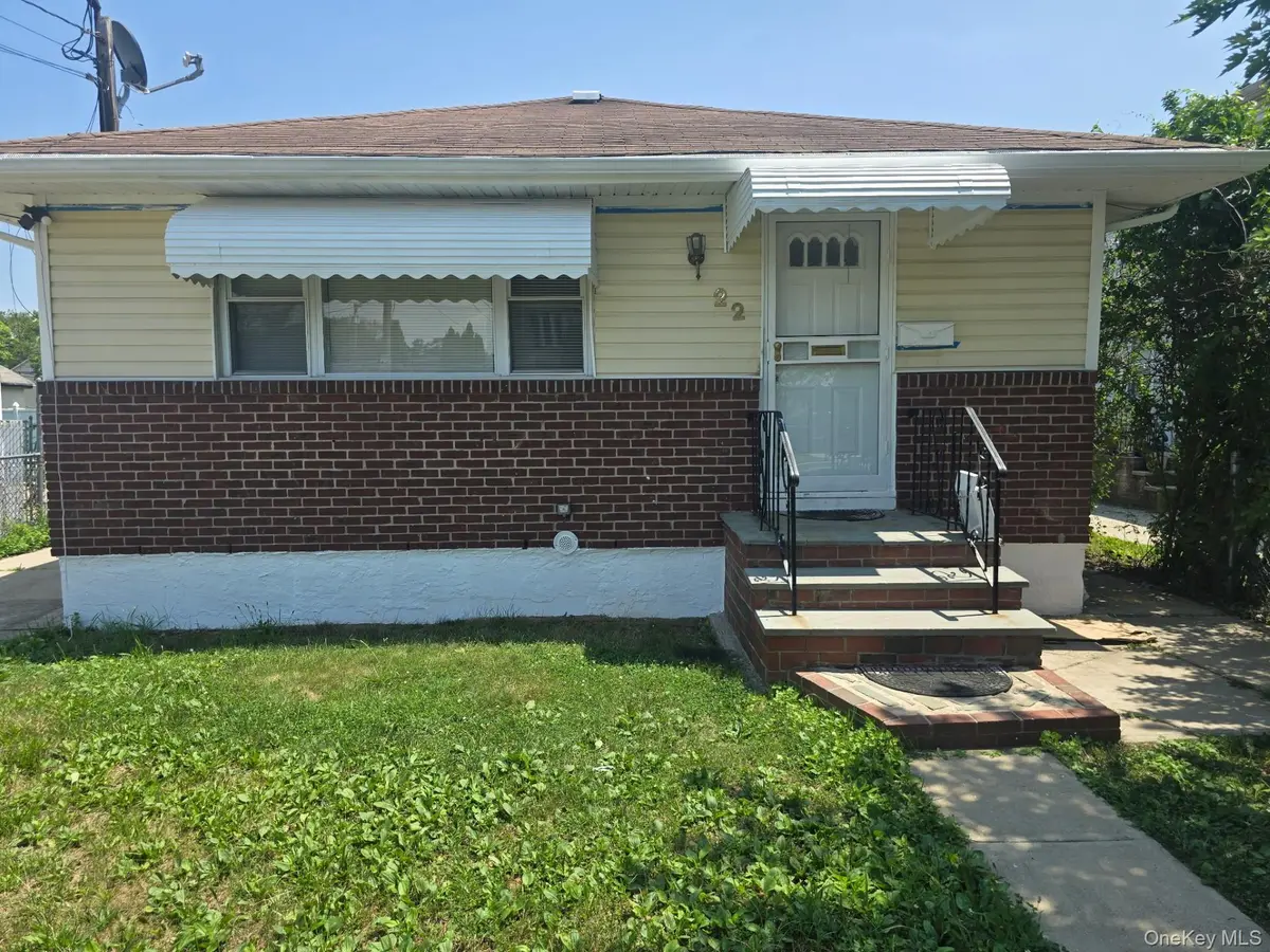 22 Mason ST, Hempstead, NY 11550