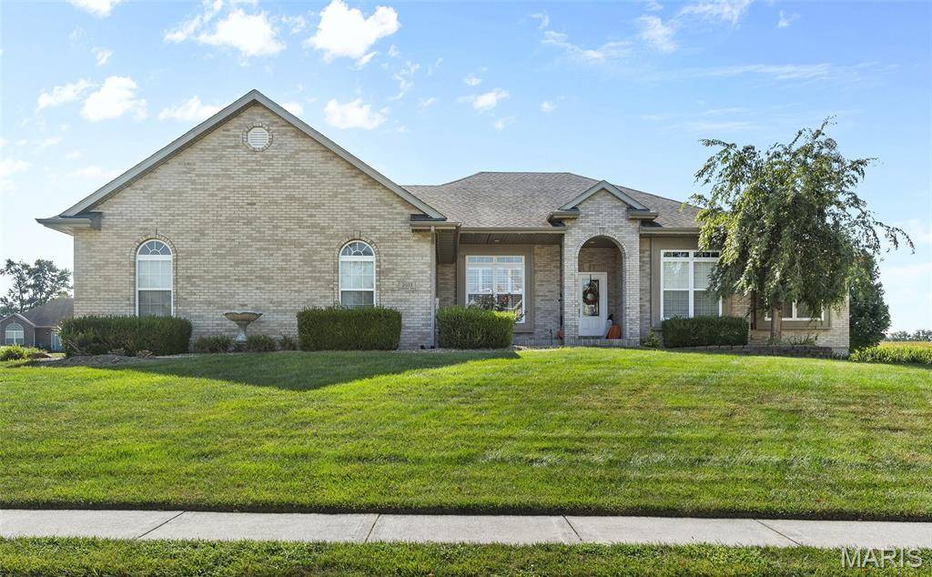 2033 Grandview DR, St Jacob, IL 62281