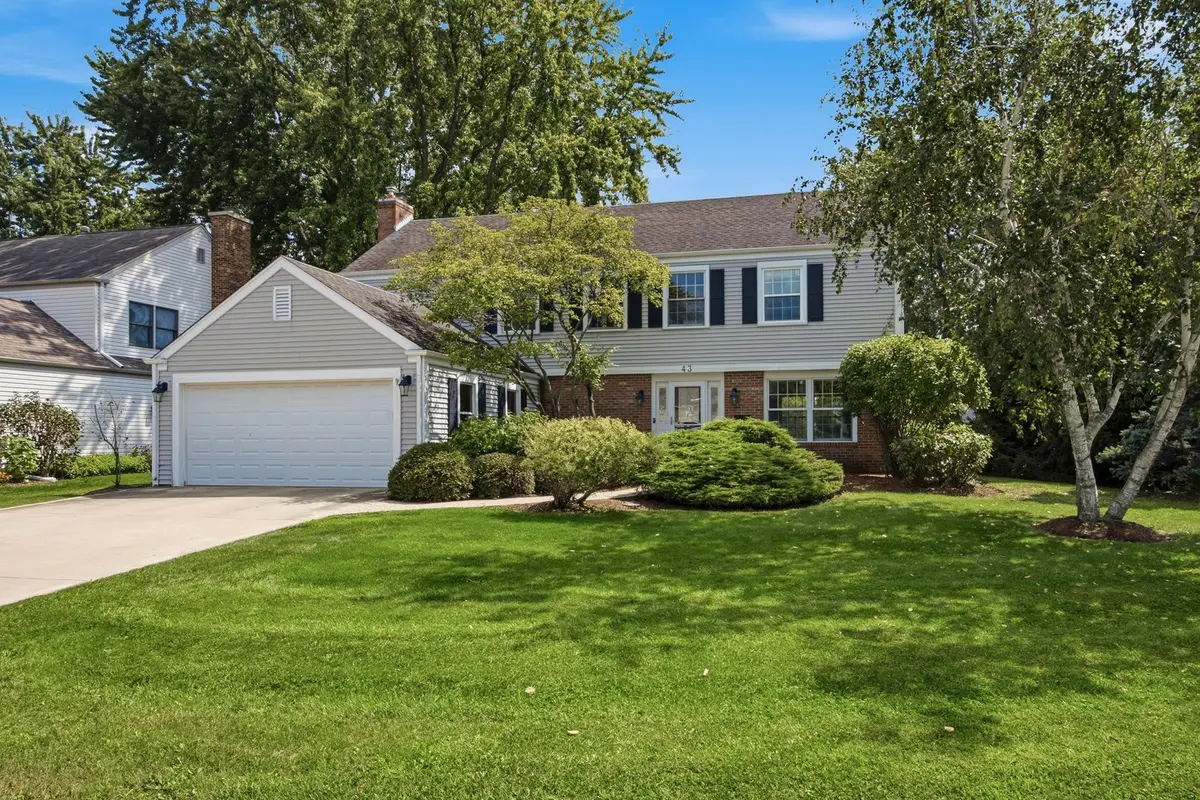 43 Dunham PL, St. Charles, IL 60174