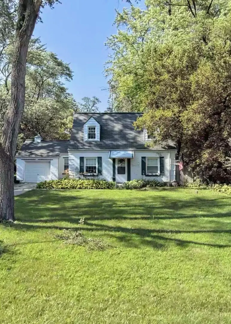 302 E Clarendon ST, Prospect Heights, IL 60070