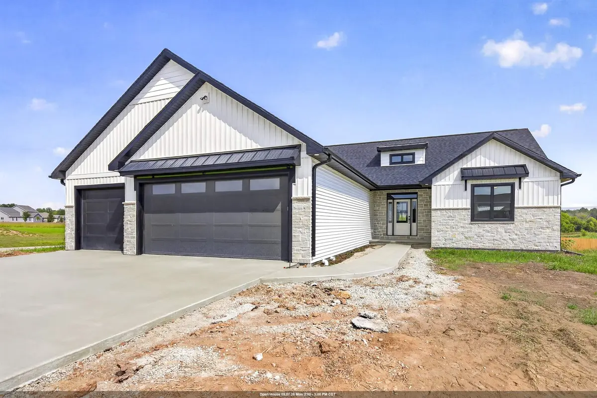 N918 QUARRY RIM RD, Hortonville, WI 54944
