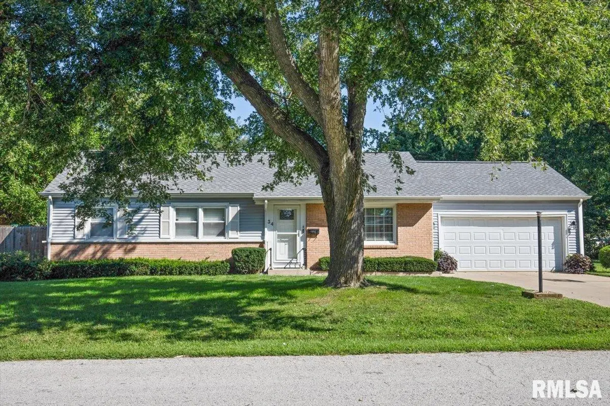 34 COTTONWOOD DR, Chatham, IL 62629