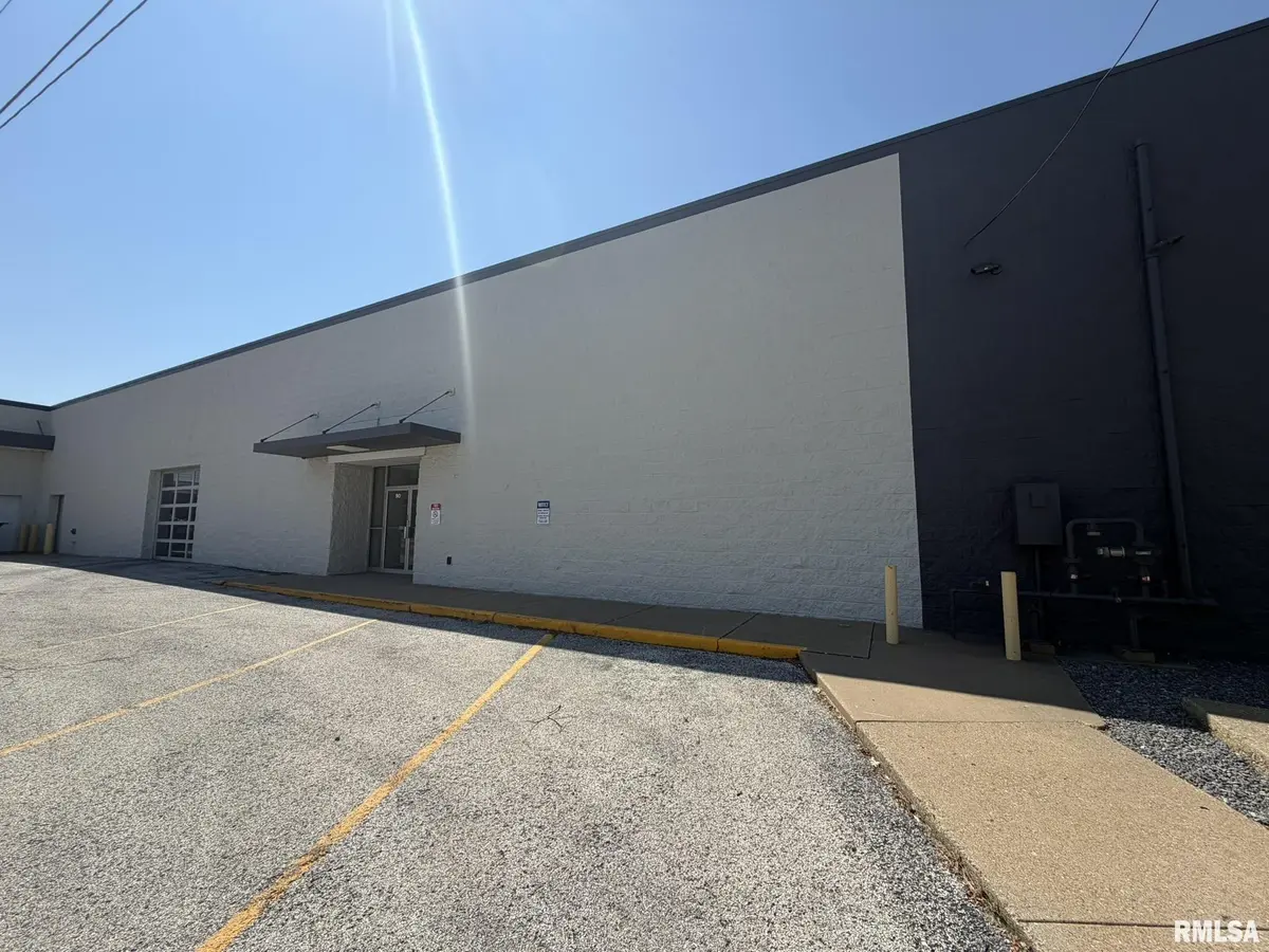 90 E LOCUST ST #Suite A, Canton, IL 61520