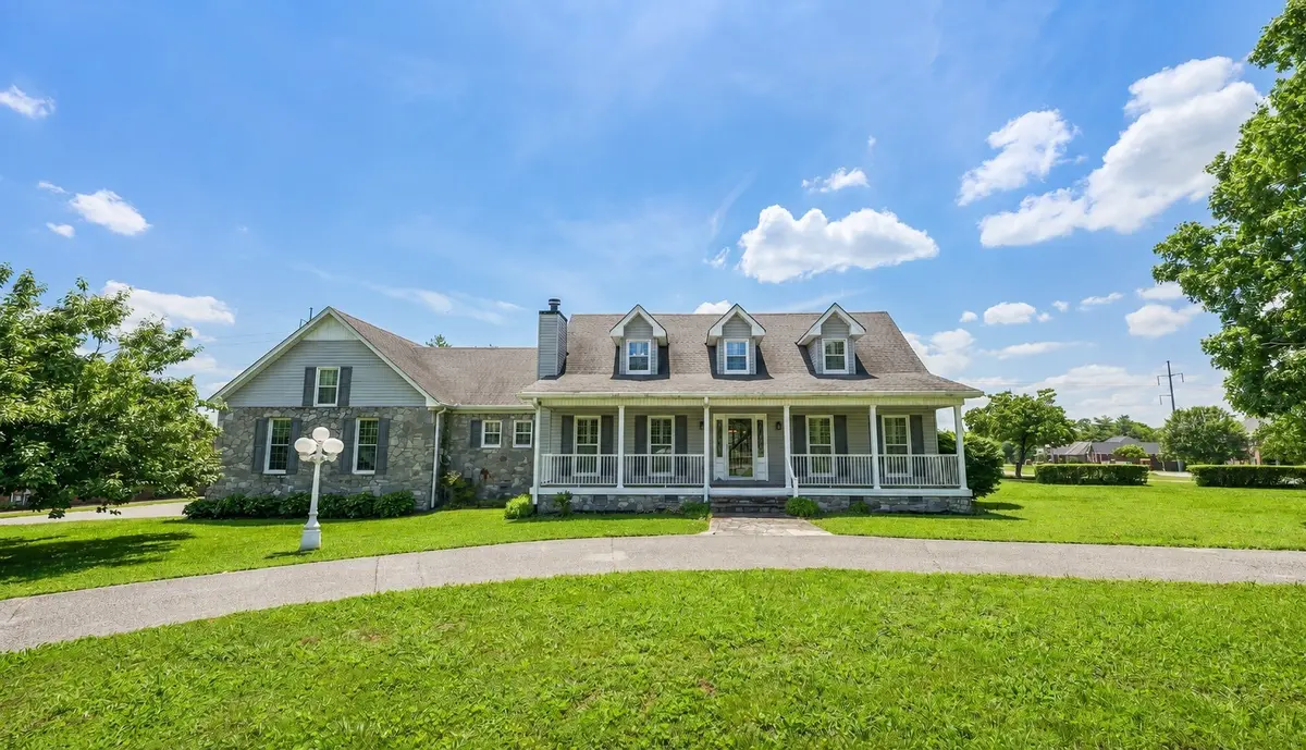 131 Stonehouse Dr, Gallatin, TN 37066