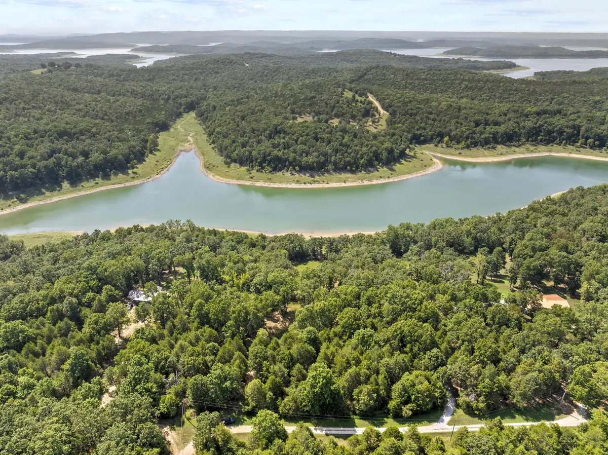 000 S Glade Point DR, Yellville, AR 72687