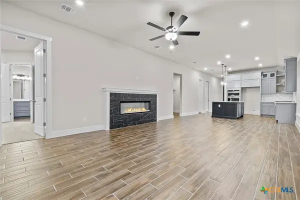 401 Stellar Wind DR, Georgetown, TX 78628