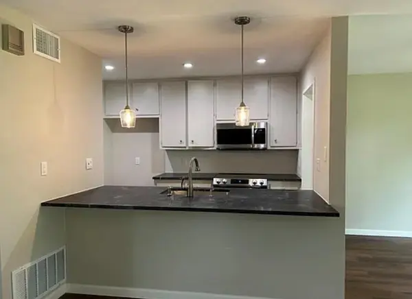 224 Lido ST #J3, Lakeway, TX 78734